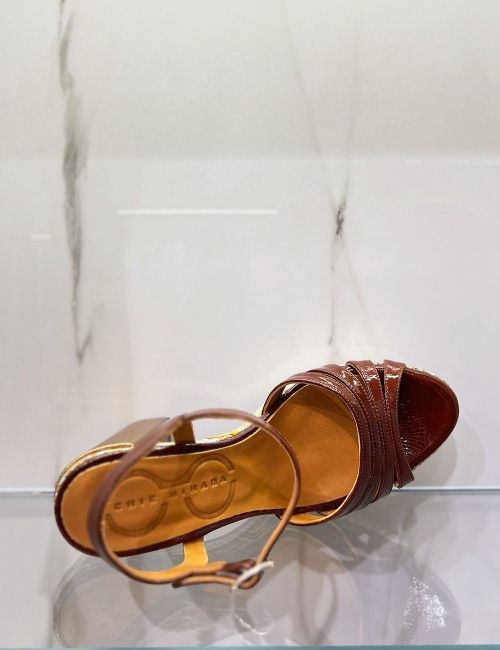 Sandali con plateau JYNKO marrone oro