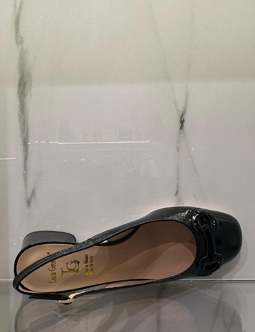 Slingback in vernice nera