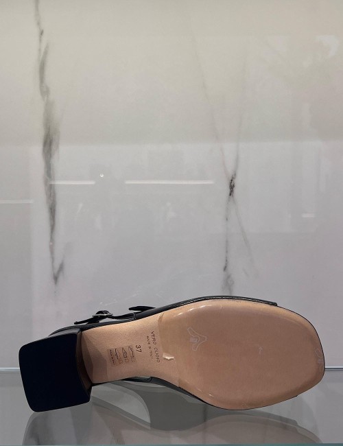 Sandali in vernice neri