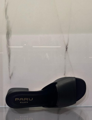 Ciabatta in pelle nera