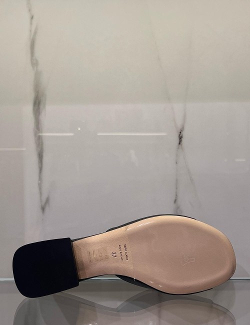 Ciabatta in pelle nera