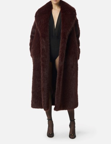 Coat with fur-effect texture merlot